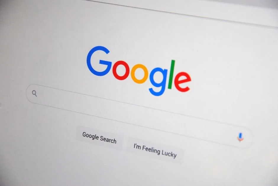 Gráfico de rendimiento web que ilustra el impacto de Google SGE en el tráfico orgánico para agencias de marketing.
