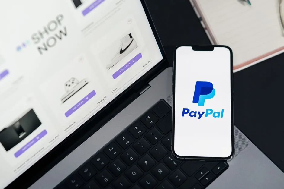 Gráfico de PayPal Ads mostrando el retorno de inversión en Retail Media para marcas de comercio electrónico y directores financieros.