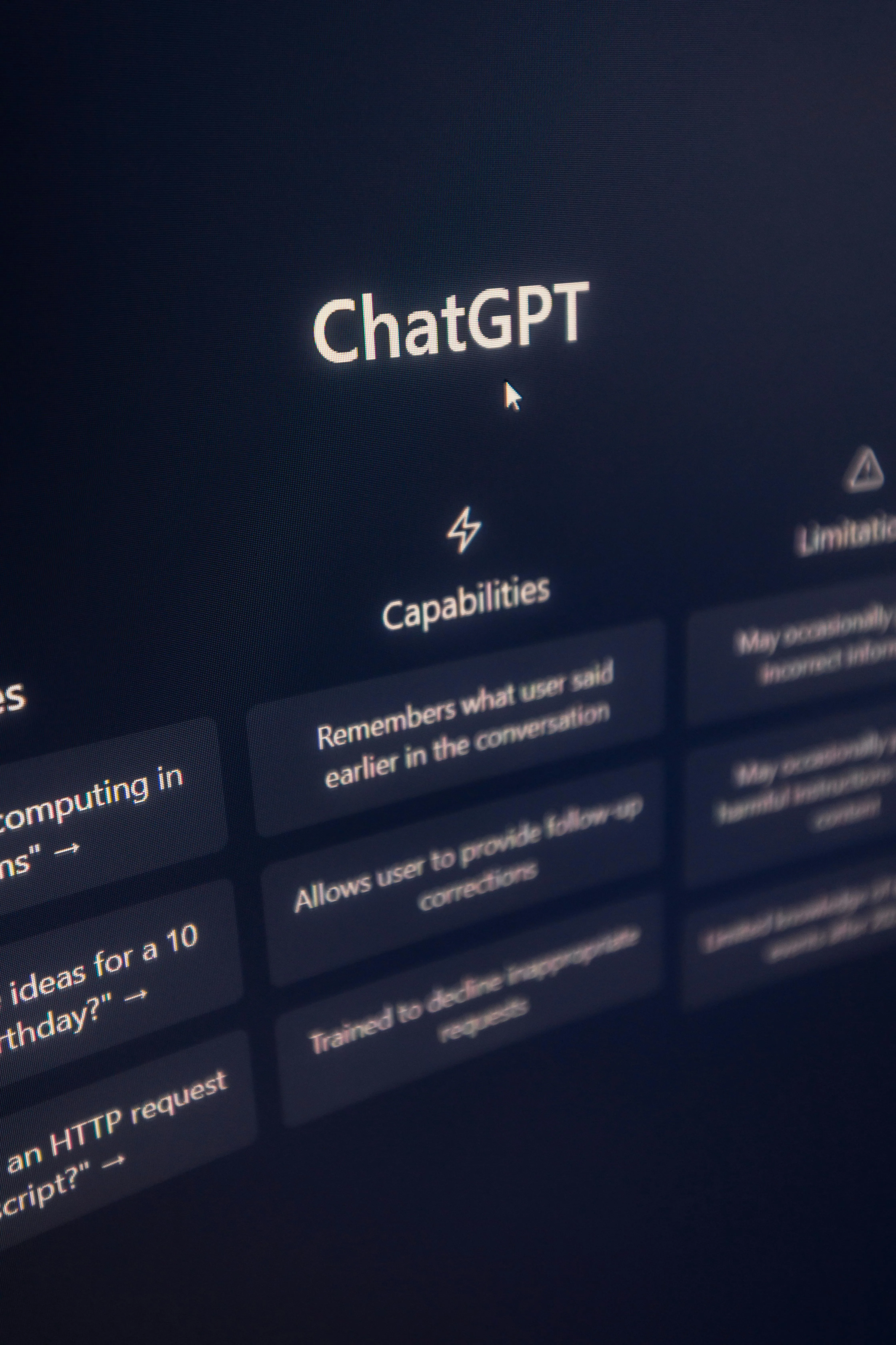Interfaz de ChatGPT en pantalla representando el Ads Manager Beta de OpenAI con nuevos controles de presupuesto y geo-targeting para anunciantes
