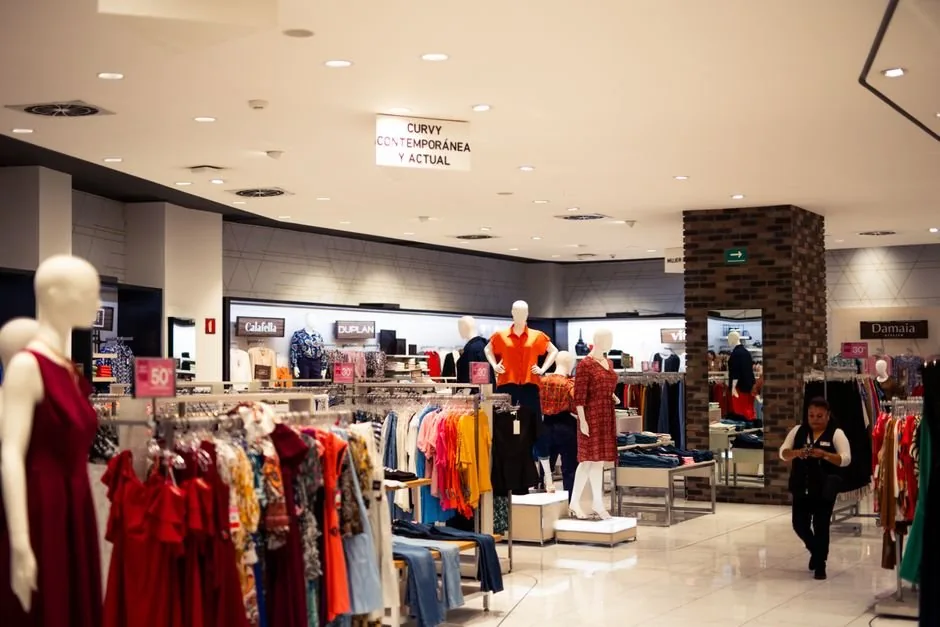 Pantalla de Perplexity Shopping mostrando recomendaciones de productos con inteligencia artificial para marcas de comercio electrónico que buscan vender más.