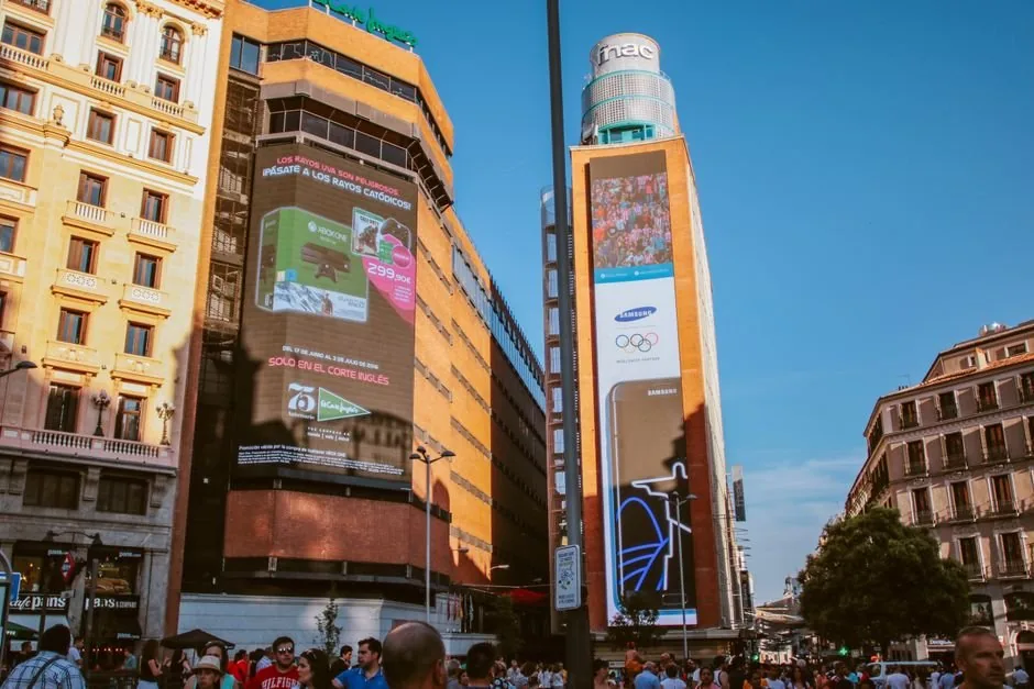 Pantalla de ordenador mostrando el panel de vendedor de El Corte Inglés para optimizar ventas de marcas premium