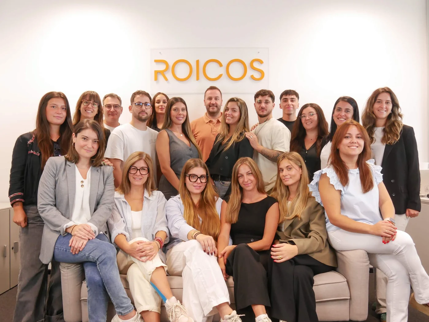 El equipo de Roicos en la oficina de Mataró